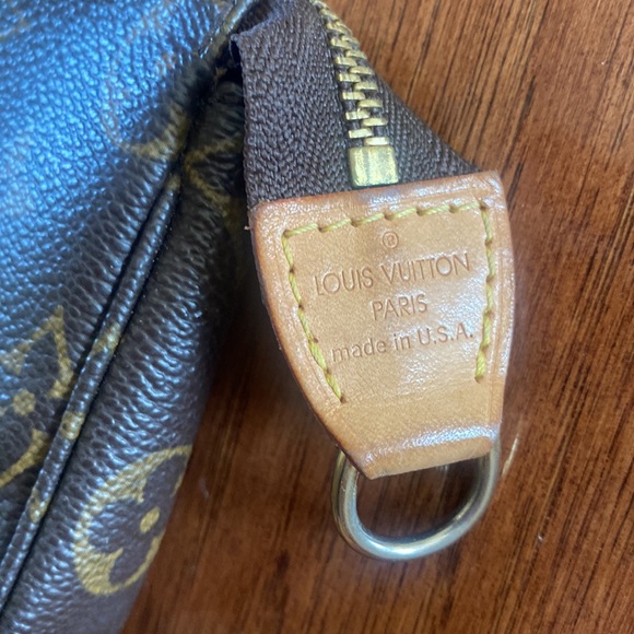Louis Vuitton pouch. - Picture 4 of 6
